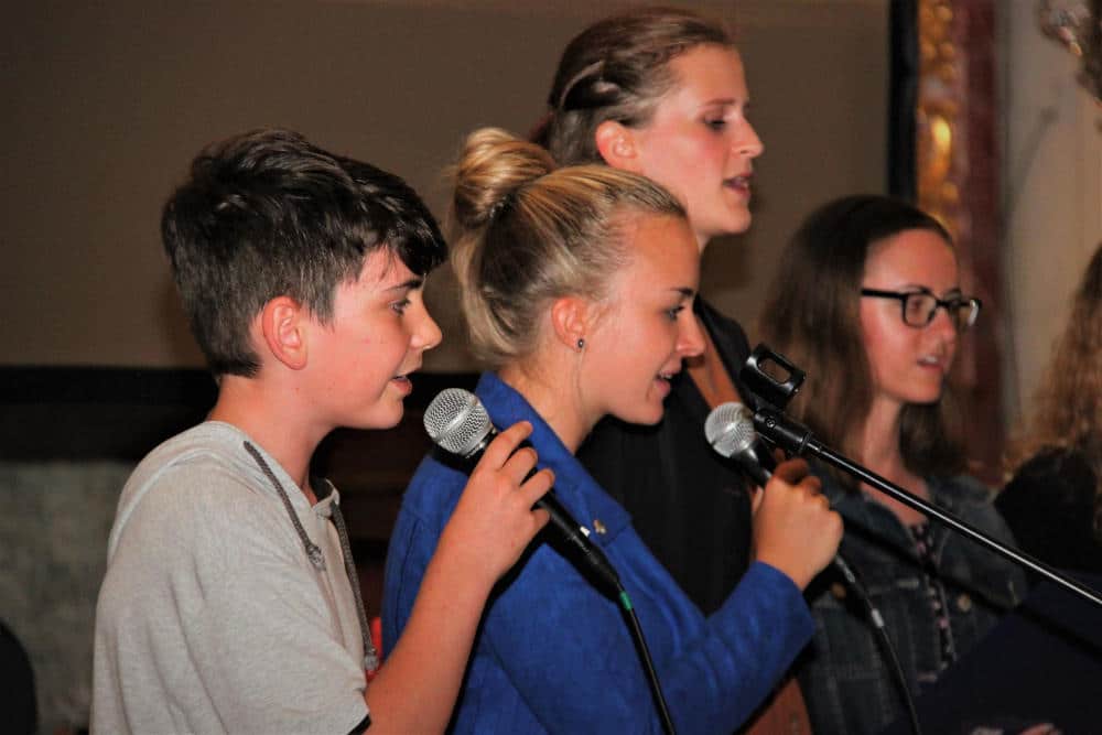 Wie Singen unsere Stimmung positiv beeinflusst! – Gertraut Hecher
